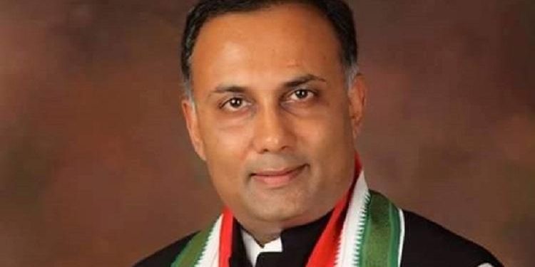 State unit chief Dinesh Gundu Rao and Working President Easwar Khandre have been spared.