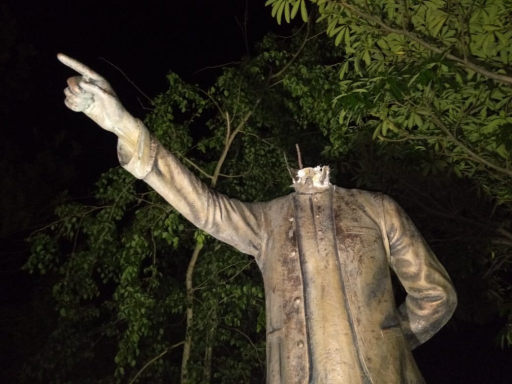 Biju statue broken,tension in Rajnagar town