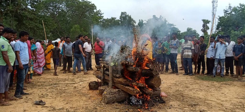 martyred Odia soldier Ajit Sahu cremated in Badasuanla