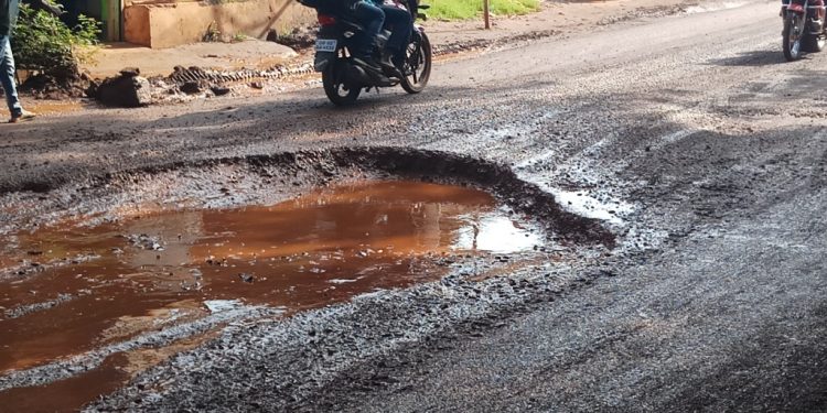 Road in Kaliapani turns deathtrap