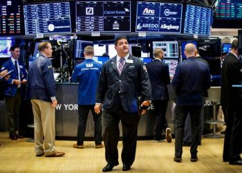 US stocks close lower amid mixed data