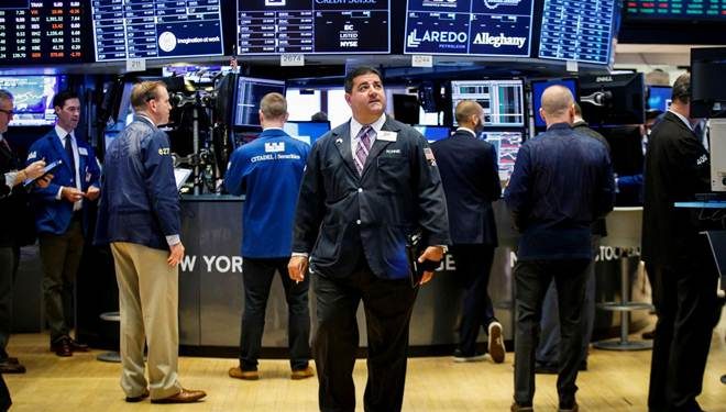 US stocks close lower amid mixed data