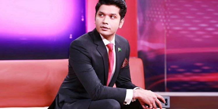 Bol News anchor Mureed Abbas had a heated argument with some people over a monetary dispute which escalated into a violent clash in Khayaban-e-Bukhari area Tuesday night.