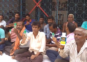 Paddy MSP not paid, farmers protest with poison in hands