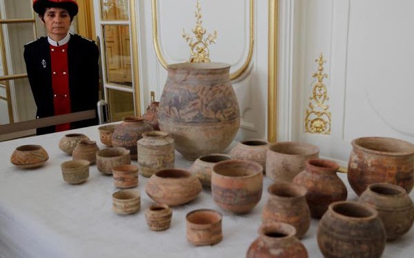 France returned total of 445 items, some dating as far back as 4,000 BC to Pakistan