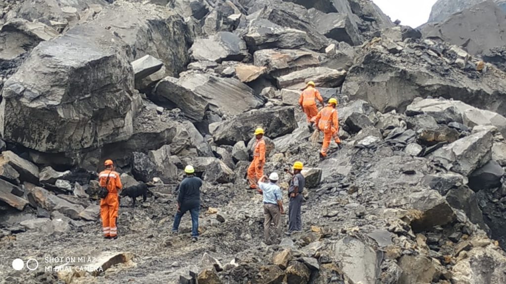 Rain hits search for 3 missing coal miners