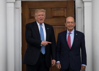 US President Donald Trump and Commerce Secretary Wilbur Ross