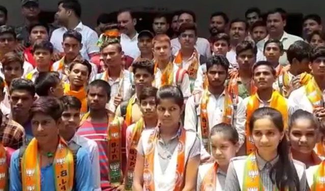 Sushil Singh addressed the students in their classroom and welcomed them into the Bharatiya Janata Party (BJP) fold.