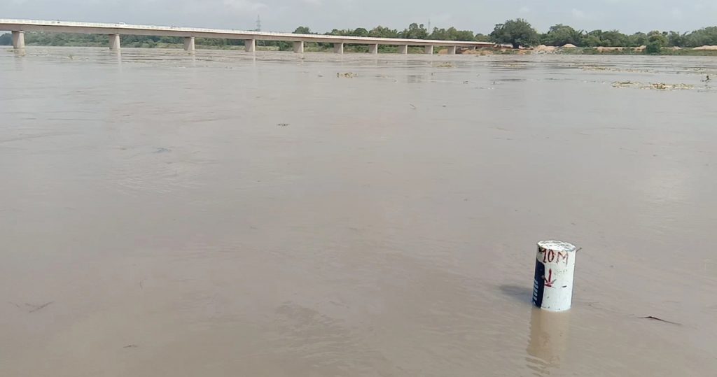 Subarnarekha rising, people panicy