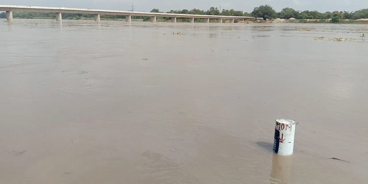 Subarnarekha rising, people panicy