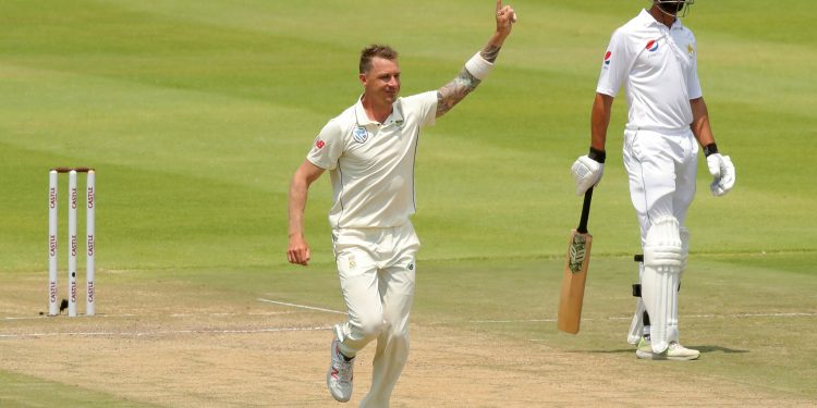 FILE PHOTO: Cricket - South Africa v Pakistan - Second Test - PPC Newlands, Cape Town, South Africa - January 5, 2019   South Africa's Dale Steyn celebrates taking the wicket of Pakistan's Imam-ul-Haq as ul-Haq is caught by South Africa's Dean Elgar   REUTERS/Mike Hutchings/File Photo