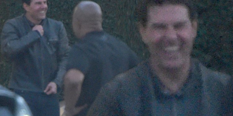 EXCLUSIVE: Tom Cruise is seen chatting and laughing up a storm with friends as he leaves a office building in Los Angeles. 18 Sep 2018 Pictured: Tom Cruise. Photo credit: MEGA TheMegaAgency.com +1 888 505 6342