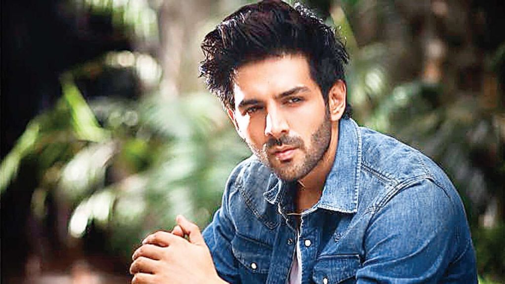 Kartik Aryan caught dancing with an actress; no it is not Sara Ali Khan