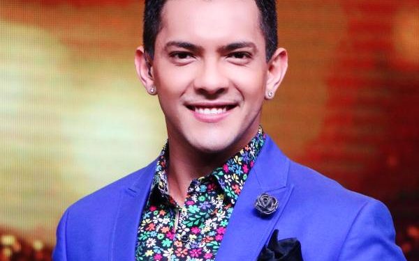  Aditya Narayan to host 'Indian Idol 11' Aditya Narayan to host 'Indian Idol 11'