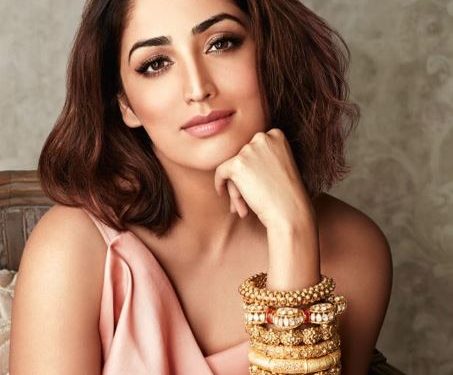 Uri actress Yami Gautam beats Monday blues with peach and gold