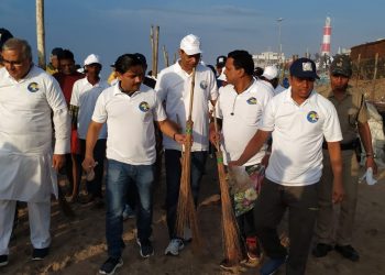 Gopalpur collector cleans beach