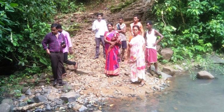 ZP chief, officials trek to inaccessible Tenda village