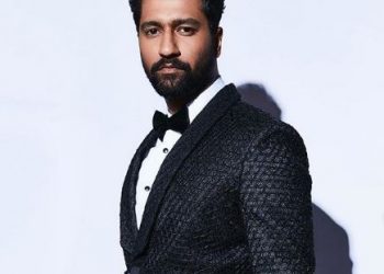 Uri actor Vicky Kaushal made 'rotis' for Indian Army; See pics