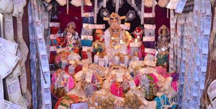 In this temple devotees receive gold, silver as ‘prasad’