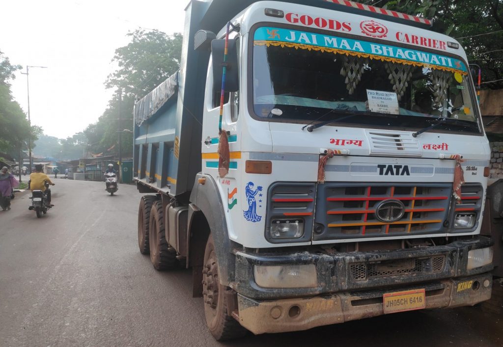 ‘Heavy’ vehicles ply Barbil roads albeit ban order