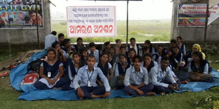 Students on indefinite fast seeking Principal’s transfer