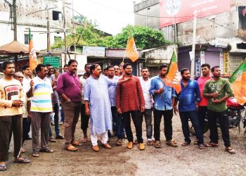 NH-49 blocked for 12 hour by BJP in Deogarh