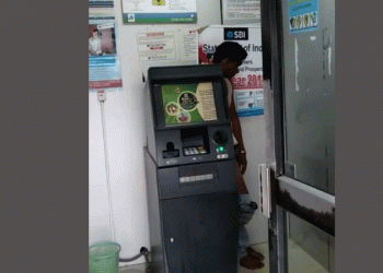 Cop suspended for peeing on ATM machine