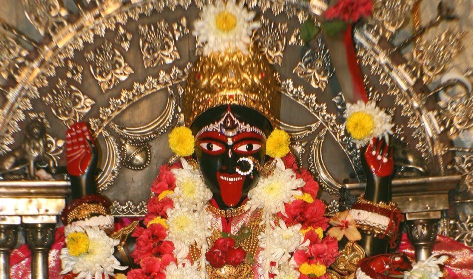 In this temple, Maa Kali’s statue mysteriously changes its position