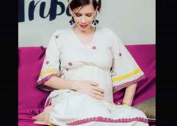 Gully Boy actress Kalki Koechlin flaunts baby bump; shares picture