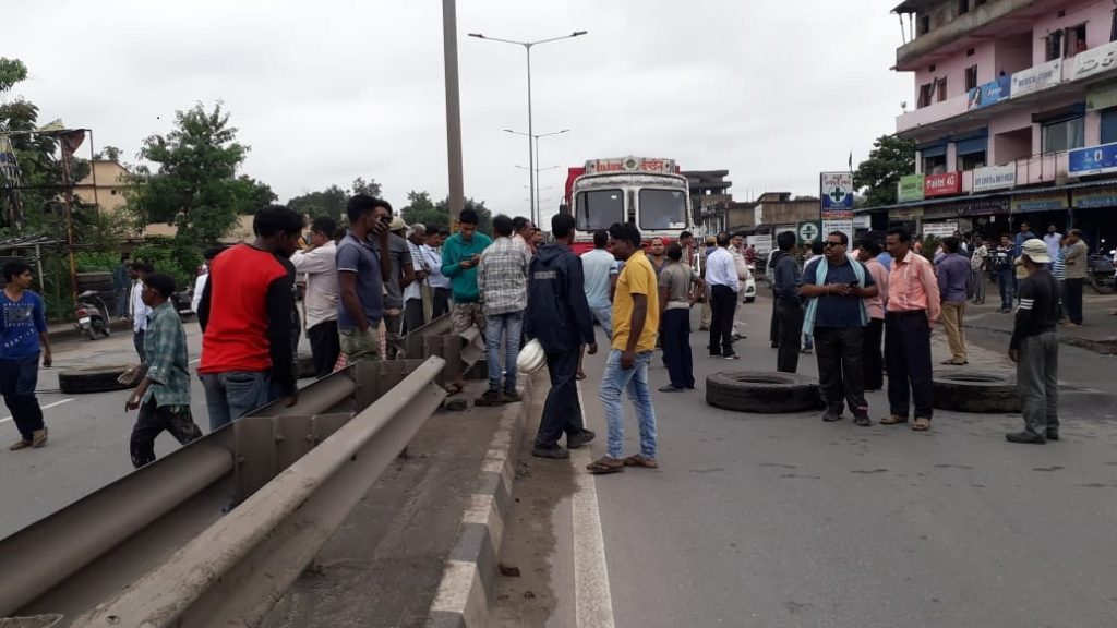 NH-49, NH-10 blocked for road mishap