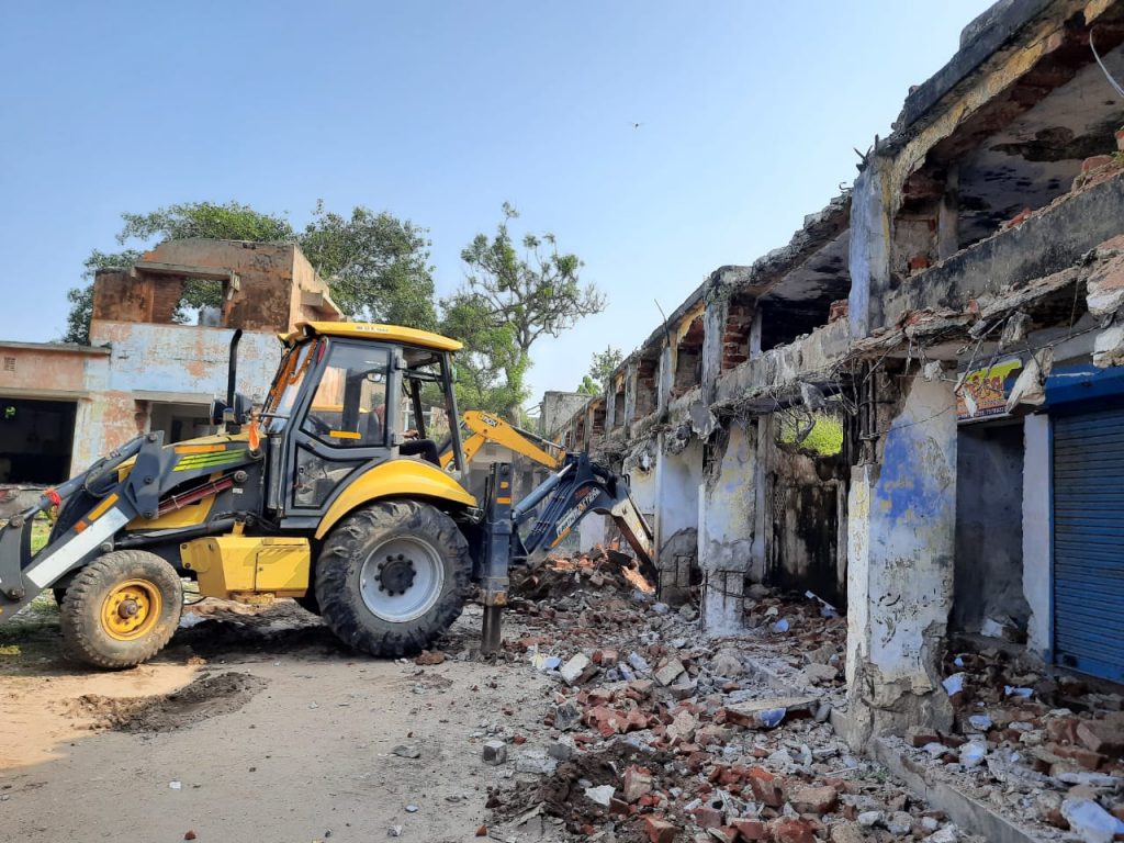 Century old Mahodadhi Market Complex pulled down