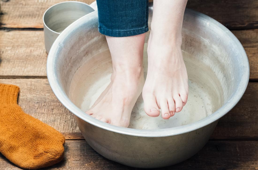 Is Apple Vinegar Good To Soak Your Feet In