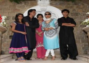 SRK's family photo goes viral