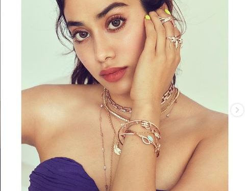 Janhvi Kapoor looks sexy in purple strapless dress; See pics