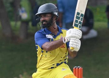 Dinesh Karthik hit a 30-ball 48