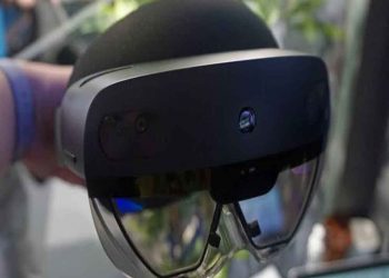 Microsoft starts shipping HoloLens 2