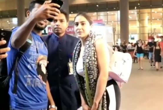 Fan gets too close to Sara Ali Khan for selfie; fans praise the actor’s poise