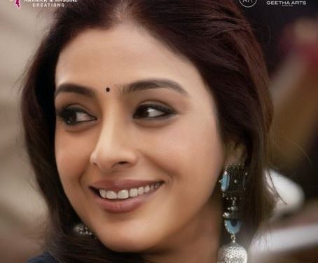 Birthday girl Tabu's look in new Telugu film wows fans