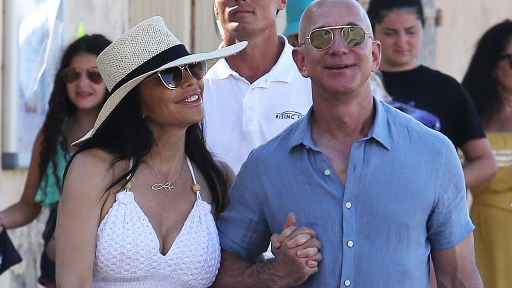 Bezos spotted holidaying with GF in Italy