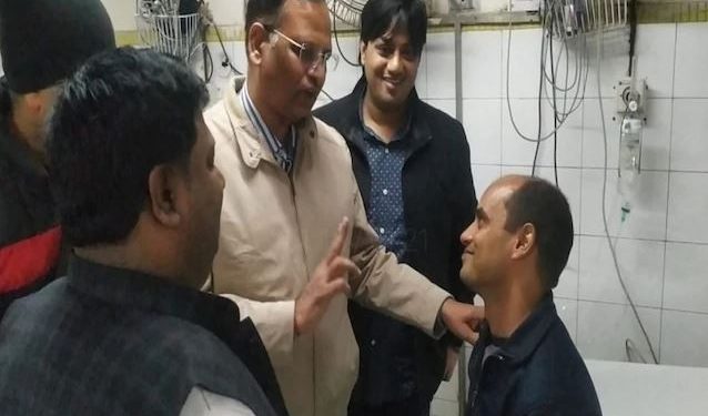 Delhi Home Minister Satyendra Jain met Shukla at the hospital.