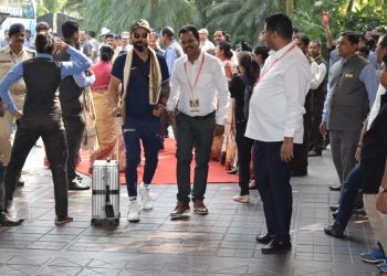 Virat Kohli being escorted into the hotel.