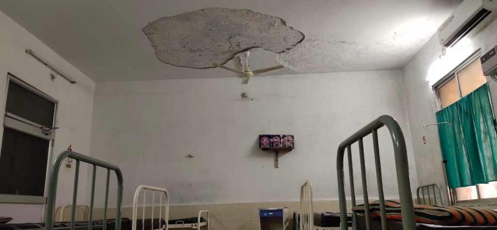 Concrete slab falls on patients at Chharichhaka CHC, three injured