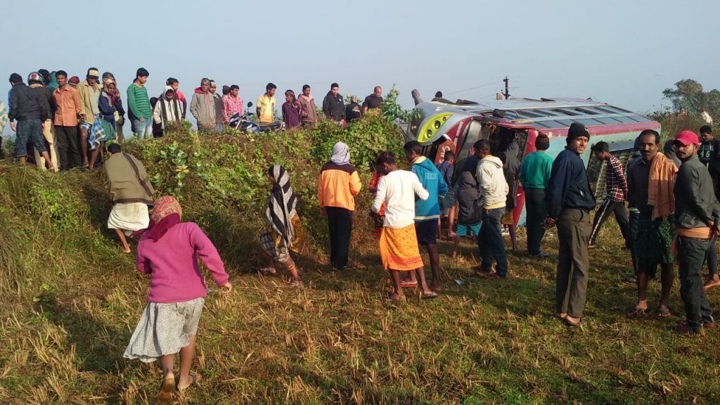 8 injured as bus skids off road in Jajpur