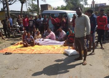 Dumper runs over a man; locals block road