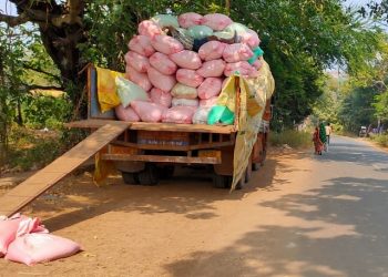 In absence of mandis, Andhra traders make hay