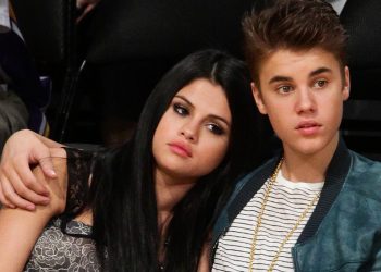 LOS ANGELES, CA - APRIL 17:  Selena Gomez (L) and Justin Bieber attend a basketball game between the San Antonio Spurs and the Los Angeles Lakers at Staples Center on April 17, 2012 in Los Angeles, California.  (Photo by Noel Vasquez/Getty Images)