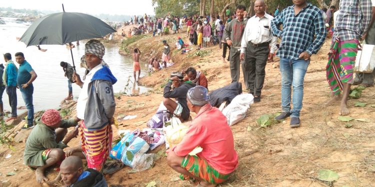 Santhal tribes pray for forefathers at Damodar Mela