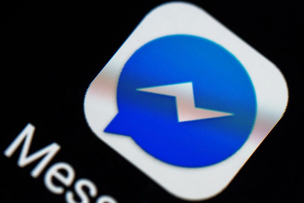 Facebook Messenger ditches chat bots, removes Discover tab