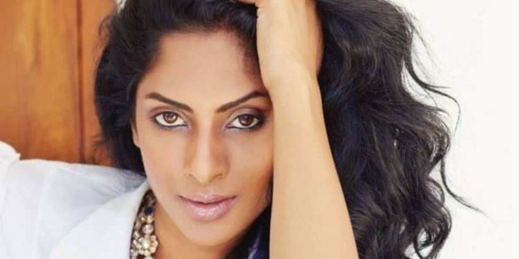 Sriya Reddy raises the fitness 'bar' even while travelling