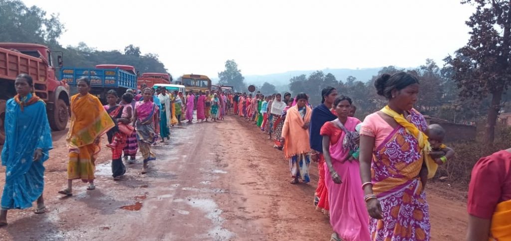 Women do not mind joining the rally while carrying their children at Jurudi in Joda